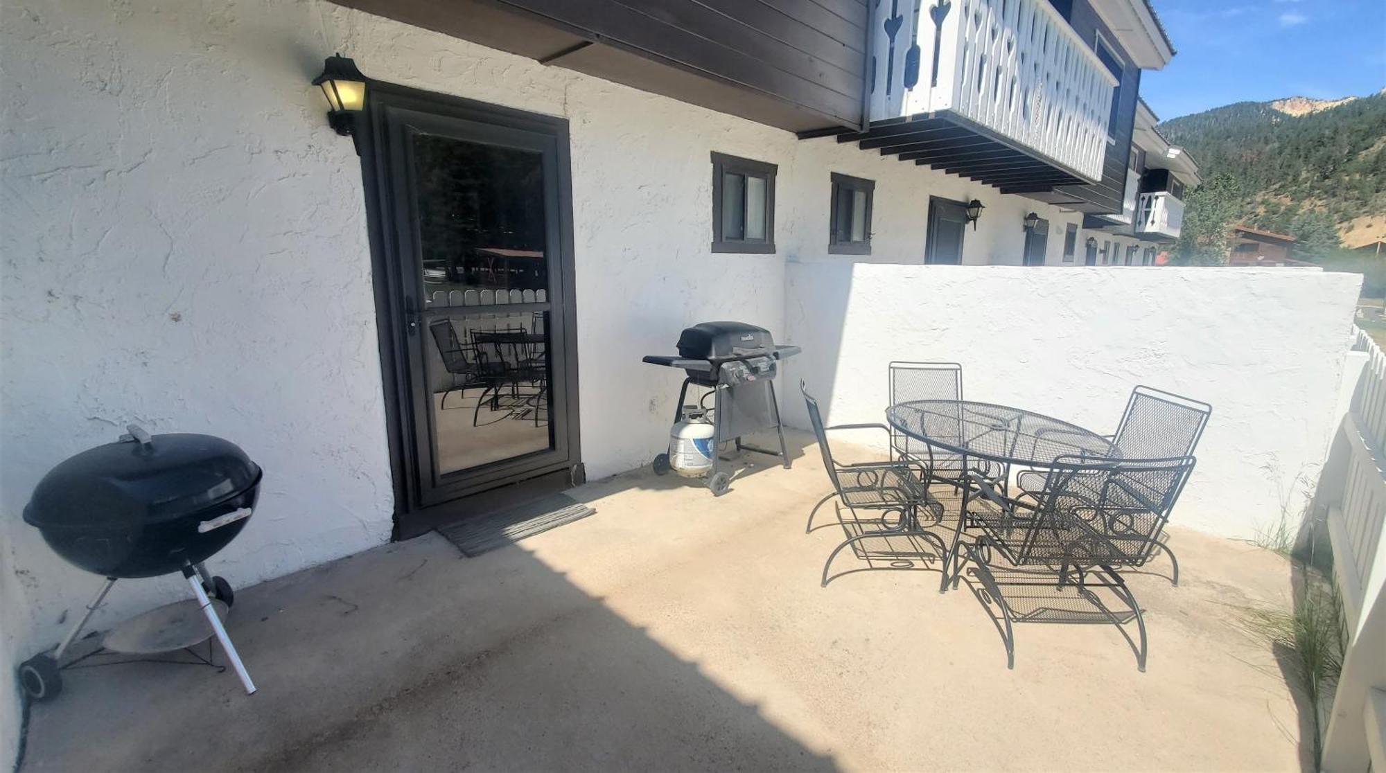 Claim Jumper Townhouse 07 - On The River - Across From The Fishing Ponds - Wifi - Cable - Near Ski Area - Wood Burning Fireplace Villa Red River Exterior photo